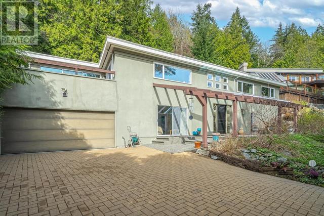 6945 Marine Drive, House detached with 4 bedrooms, 3 bathrooms and 4 parking in West Vancouver BC | Image 1