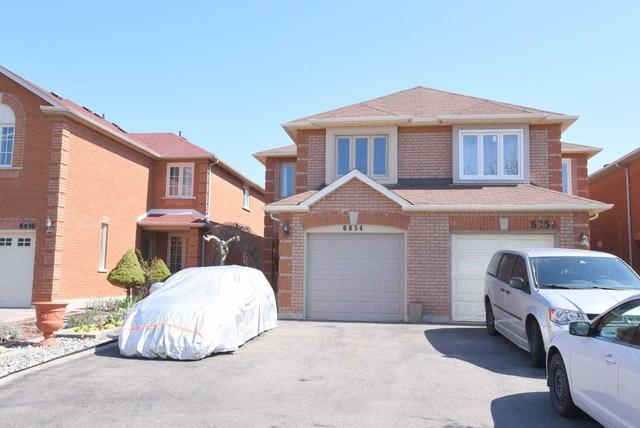 6854 Bansbridge Cres, House semidetached with 3 bedrooms, 3 bathrooms and 5 parking in Mississauga ON | Image 1