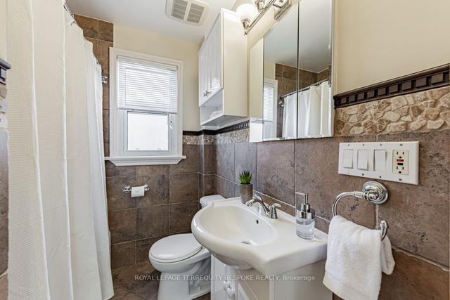 427 O'connor Dr, House detached with 2 bedrooms, 1 bathrooms and 4 parking in Toronto ON | Image 4