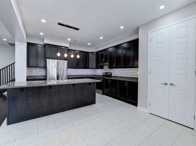 1380 Basswood Cres, House detached with 4 bedrooms, 3 bathrooms and 6 parking in Milton ON | Image 7