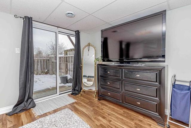 53 Foster Cres N, Townhouse with 3 bedrooms, 2 bathrooms and 2 parking in Brampton ON | Image 17