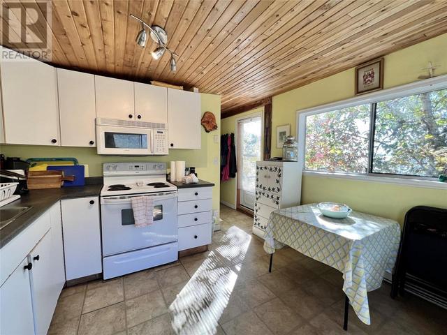 8554 97a Highway, House detached with 2 bedrooms, 1 bathrooms and null parking in North Okanagan F BC | Image 28