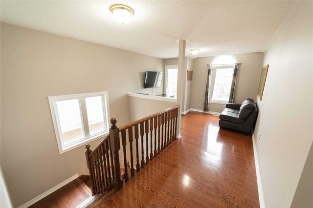 12 Fossil St, House detached with 4 bedrooms, 4 bathrooms and 4 parking in Brampton ON | Image 8