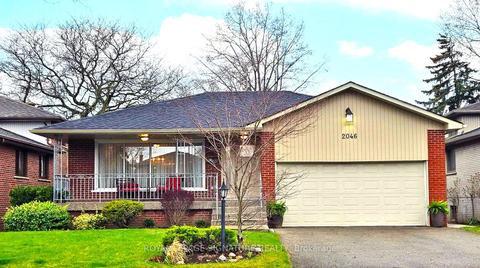 2046 Family Cres, House detached with 4 bedrooms, 3 bathrooms and 4 parking in Mississauga ON | Card Image
