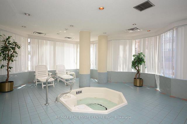 405 - 135 Hillcrest Ave, Condo with 2 bedrooms, 1 bathrooms and 1 parking in Mississauga ON | Image 15