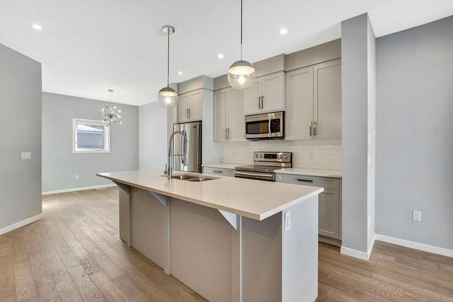 3304 2 Street Ne, Home with 4 bedrooms, 3 bathrooms and 1 parking in Calgary AB | Image 3