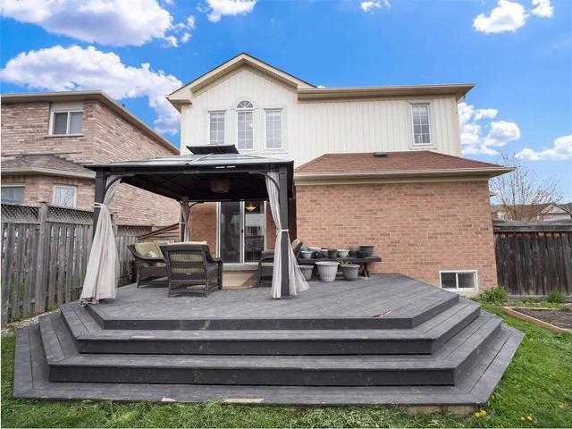 12 Vanier St, House detached with 4 bedrooms, 4 bathrooms and 4 parking in Whitby ON | Image 19