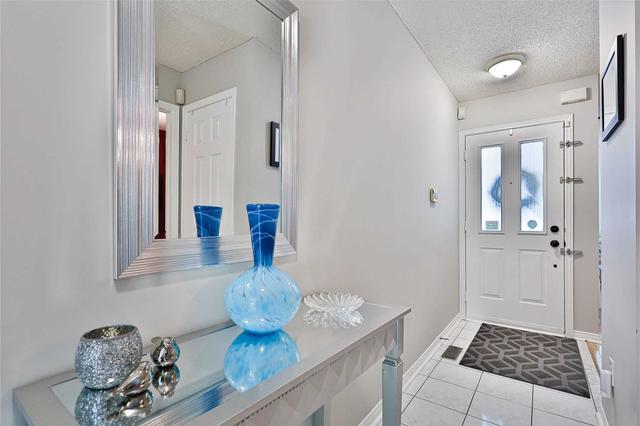 15 Louana Cres, Townhouse with 3 bedrooms, 3 bathrooms and 3 parking in Vaughan ON | Image 36