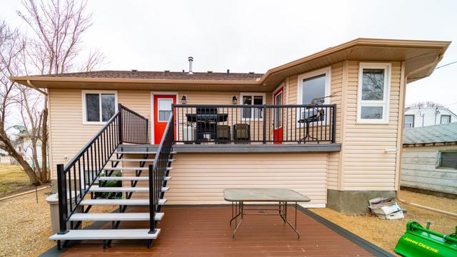 909 8 Avenue, House detached with 4 bedrooms, 3 bathrooms and 6 parking in Wainwright AB | Image 35
