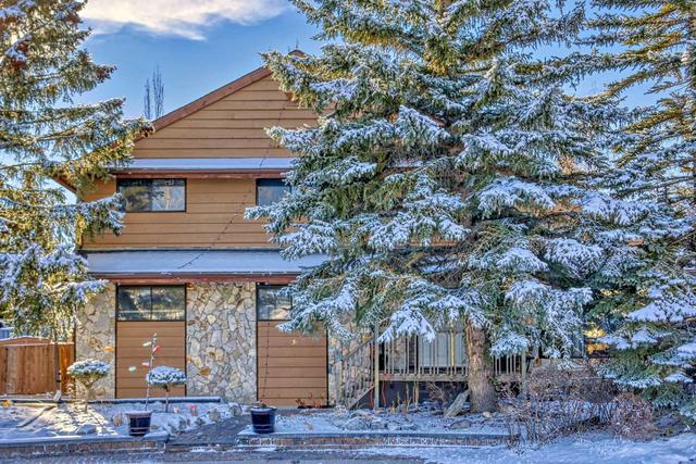 251 Silvergrove Place Nw, House detached with 4 bedrooms, 3 bathrooms and 8 parking in Calgary AB | Image 2