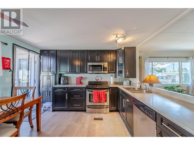 88 - 98 0kanagan Avenue E, House other with 3 bedrooms, 1 bathrooms and 2 parking in Penticton BC | Image 9