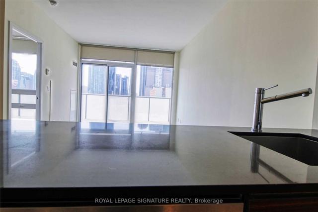 1314 - 1 Market St, Condo with 1 bedrooms, 1 bathrooms and 1 parking in Toronto ON | Image 2