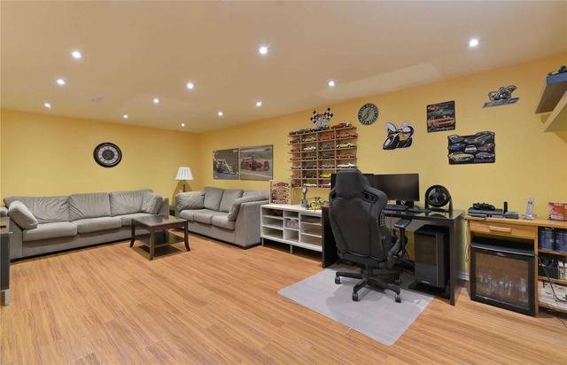 8 Valleycrest Ave, House detached with 4 bedrooms, 2 bathrooms and 8 parking in Markham ON | Image 11