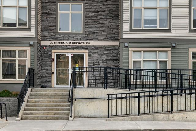 318 - 25 Aspenmont Heights Sw, Condo with 3 bedrooms, 2 bathrooms and 2 parking in Calgary AB | Image 3