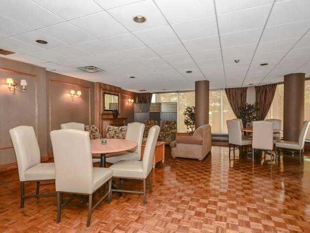 702 - 350 Webb Dr, Condo with 2 bedrooms, 2 bathrooms and 2 parking in Mississauga ON | Image 12