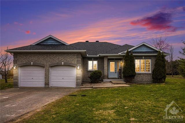 10 Meadowview Drive, House detached with 4 bedrooms, 2 bathrooms and 6 parking in North Grenville ON | Image 2