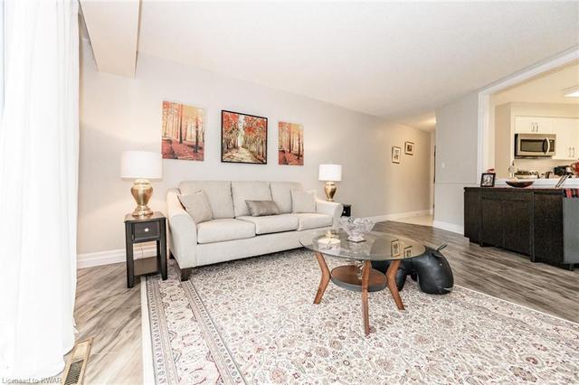 205 - 250 Glenridge Drive, House attached with 3 bedrooms, 2 bathrooms and 1 parking in Waterloo ON | Image 10