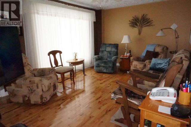 156 Haliburton Ave W, House detached with 3 bedrooms, 2 bathrooms and null parking in Temiskaming Shores ON | Image 16