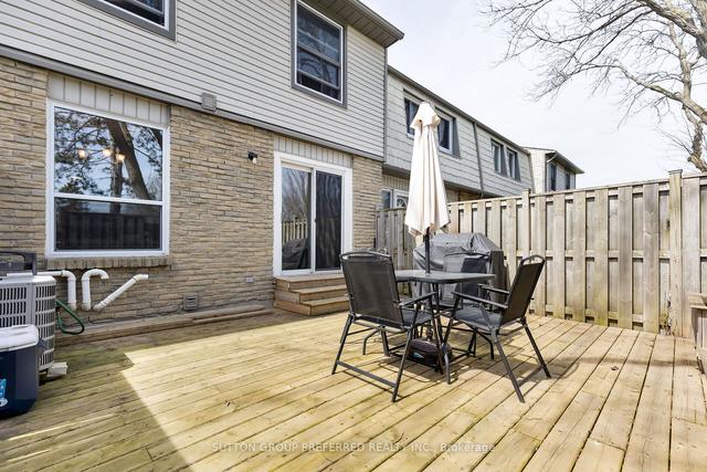 225 Deveron Cres, Townhouse with 3 bedrooms, 2 bathrooms and 2 parking in London ON | Image 26