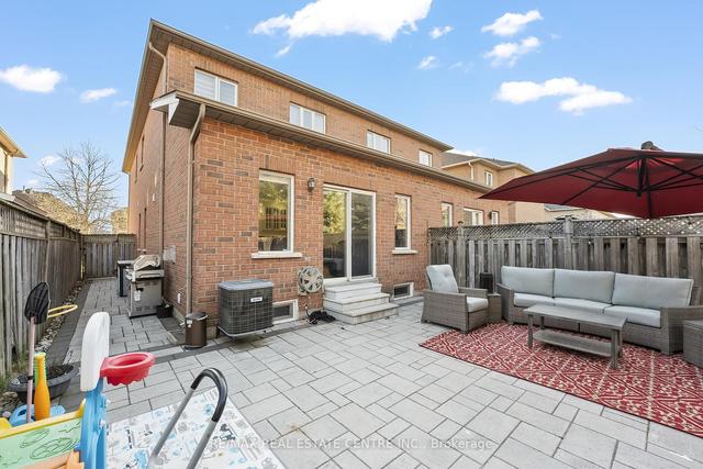 2452 Newcastle Cres, House semidetached with 3 bedrooms, 4 bathrooms and 3 parking in Oakville ON | Image 35