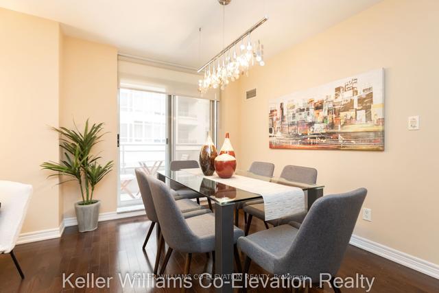 302 - 60 St Clair Ave W, Condo with 2 bedrooms, 1 bathrooms and 1 parking in Toronto ON | Image 2