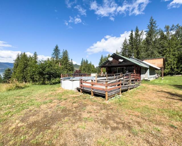 589 Sagacious Road, House detached with 2 bedrooms, 1 bathrooms and null parking in Columbia Shuswap B BC | Image 33
