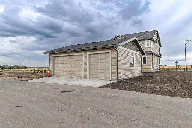 8726 128 Avenue, House detached with 3 bedrooms, 2 bathrooms and 8 parking in Grande Prairie AB | Image 35