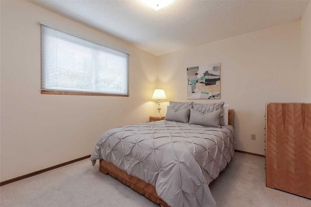 2405 Malcolm Cres, House detached with 3 bedrooms, 2 bathrooms and 3 parking in Burlington ON | Image 11