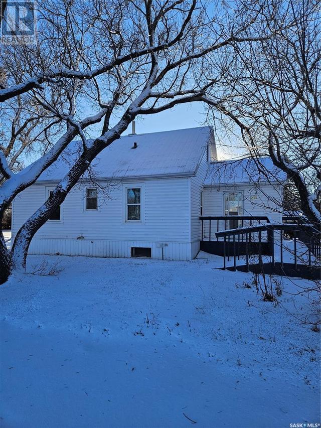 501 2nd Street, House detached with 3 bedrooms, 2 bathrooms and null parking in Lampman SK | Image 4