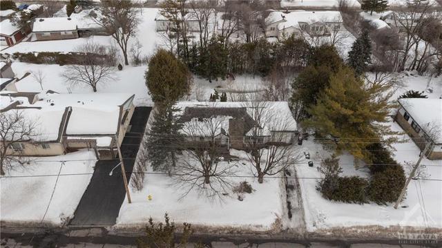 999 Laporte Street, House detached with 5 bedrooms, 2 bathrooms and 4 parking in Ottawa ON | Image 3