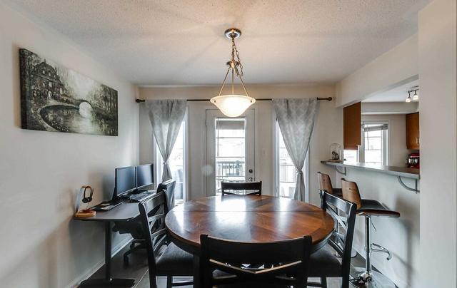 45 Ayers Cres, House attached with 2 bedrooms, 2 bathrooms and 2 parking in Toronto ON | Image 3