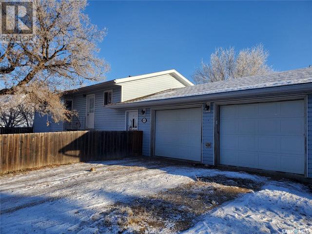 410 East Avenue, House detached with 5 bedrooms, 2 bathrooms and null parking in Kamsack SK | Image 2