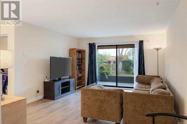 105 - 3277 Glasgow Ave, Condo with 1 bedrooms, 1 bathrooms and 1 parking in Saanich BC | Image 3