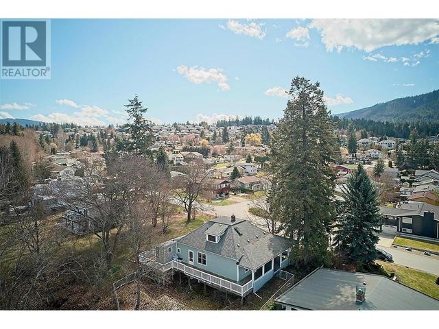 1651 2nd Avenue Ne, House detached with 4 bedrooms, 2 bathrooms and null parking in Salmon Arm BC | Image 5