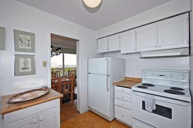 2001 - 10 Avoca Ave, Condo with 2 bedrooms, 2 bathrooms and 1 parking in Toronto ON | Image 8