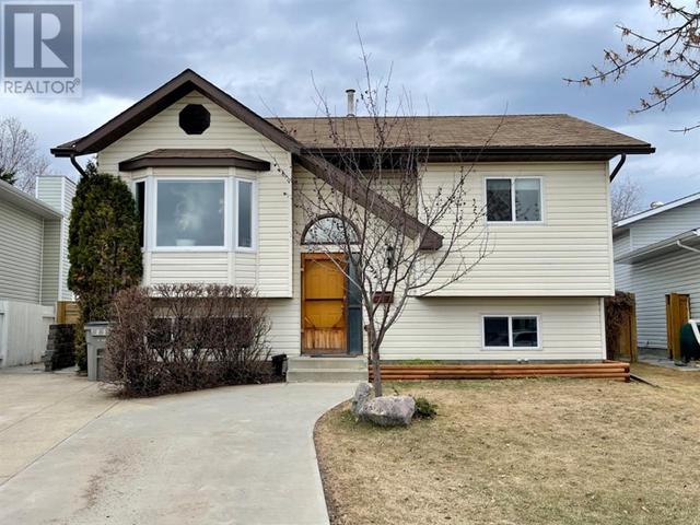 6326 Poplar Drive, House detached with 6 bedrooms, 2 bathrooms and 2 parking in Grande Prairie AB | Card Image