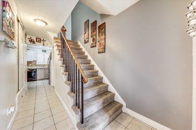 9 Groves Lane, Townhouse with 3 bedrooms, 3 bathrooms and 2 parking in Ajax ON | Image 9