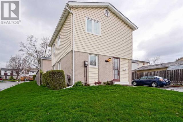 5 Holmcrest Crt, House detached with 3 bedrooms, 2 bathrooms and 2 parking in Brampton ON | Image 4