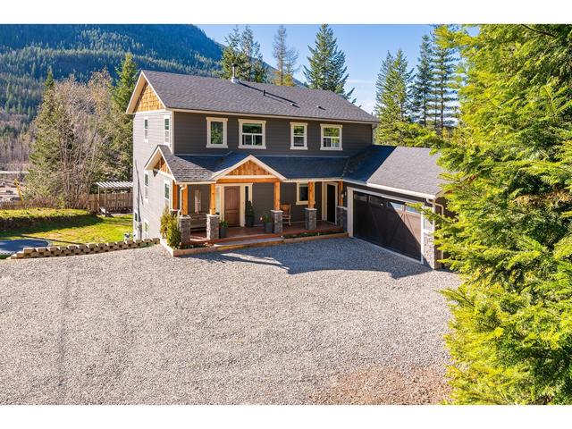 4817 Goat River North Road, House detached with 4 bedrooms, 4 bathrooms and 6 parking in Central Kootenay B BC | Image 9