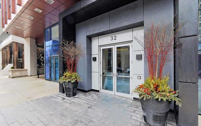 2407 - 32 Davenport Rd, Condo with 2 bedrooms, 2 bathrooms and 2 parking in Toronto ON | Image 12