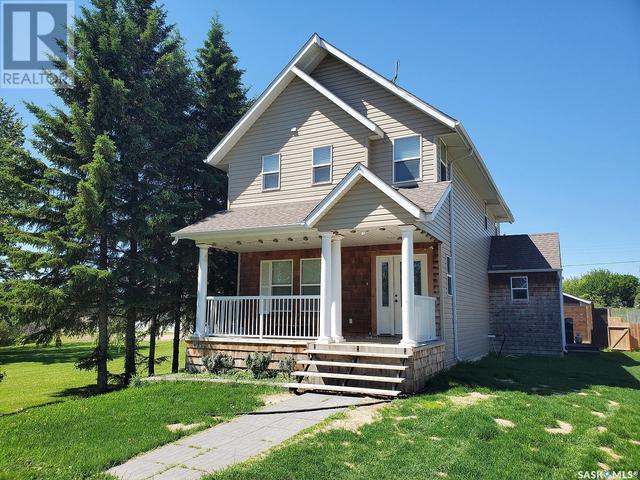 185 1st Street E, House detached with 4 bedrooms, 4 bathrooms and null parking in Pierceland SK | Card Image