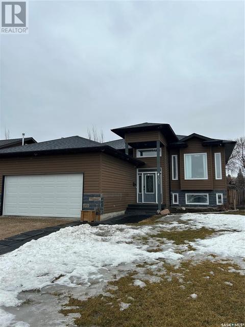 205 Diefenbaker Avenue, House detached with 4 bedrooms, 3 bathrooms and null parking in Hague SK | Card Image