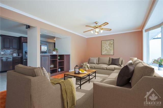 29 Todd Drive, House detached with 3 bedrooms, 2 bathrooms and 8 parking in Ottawa ON | Image 5