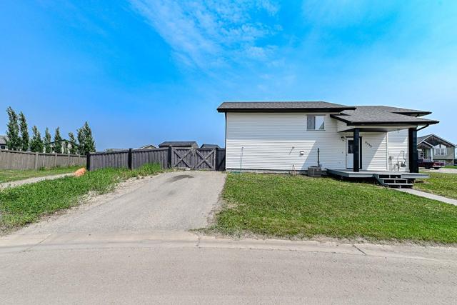 9535 93 Street, House detached with 4 bedrooms, 2 bathrooms and 2 parking in Wembley AB | Image 26
