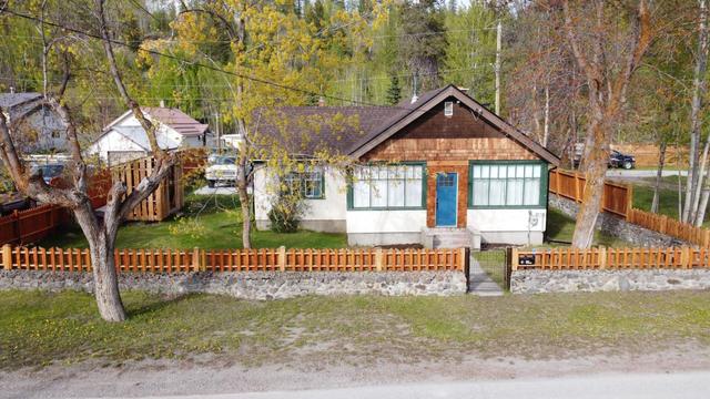 41 103rd Avenue, House detached with 2 bedrooms, 2 bathrooms and 4 parking in Kimberley BC | Card Image