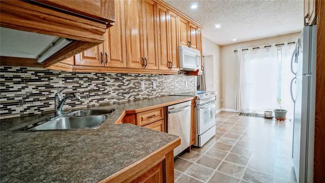 12 Shannon Crt, House detached with 3 bedrooms, 3 bathrooms and 5 parking in Whitby ON | Image 17