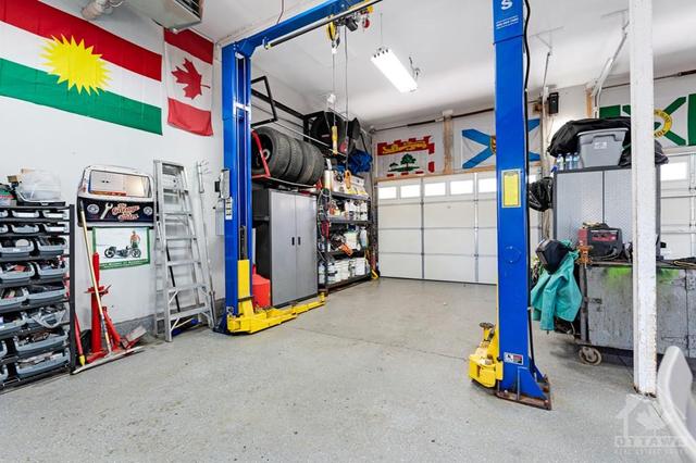 Garage-workshop hoist, epoxy floor with drains | Image 20