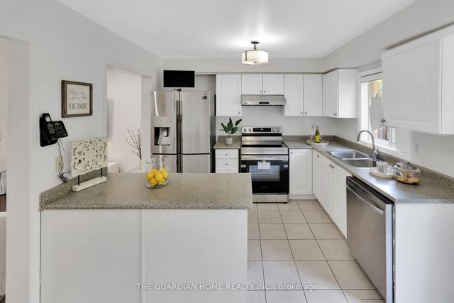 71b Montezuma Tr, House attached with 3 bedrooms, 4 bathrooms and 2 parking in Toronto ON | Image 3
