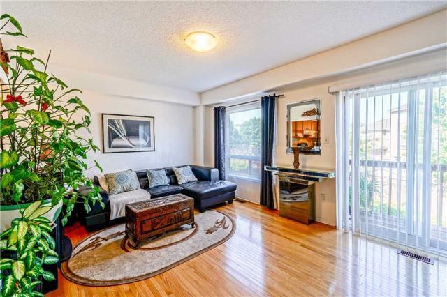 28 Jarrett Crt, House attached with 3 bedrooms, 4 bathrooms and 4 parking in Vaughan ON | Image 6
