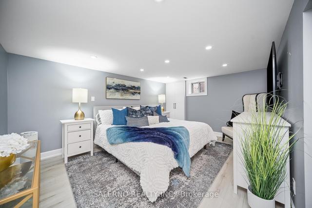 125 Gilley Rd, House detached with 2 bedrooms, 2 bathrooms and 4 parking in Toronto ON | Image 19